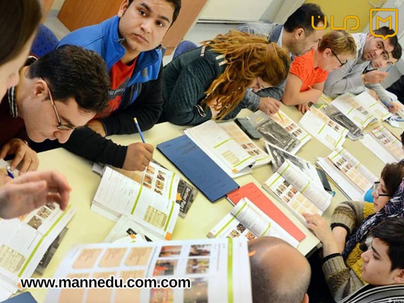 شرکت در کلاسهای مکالمه گروهی